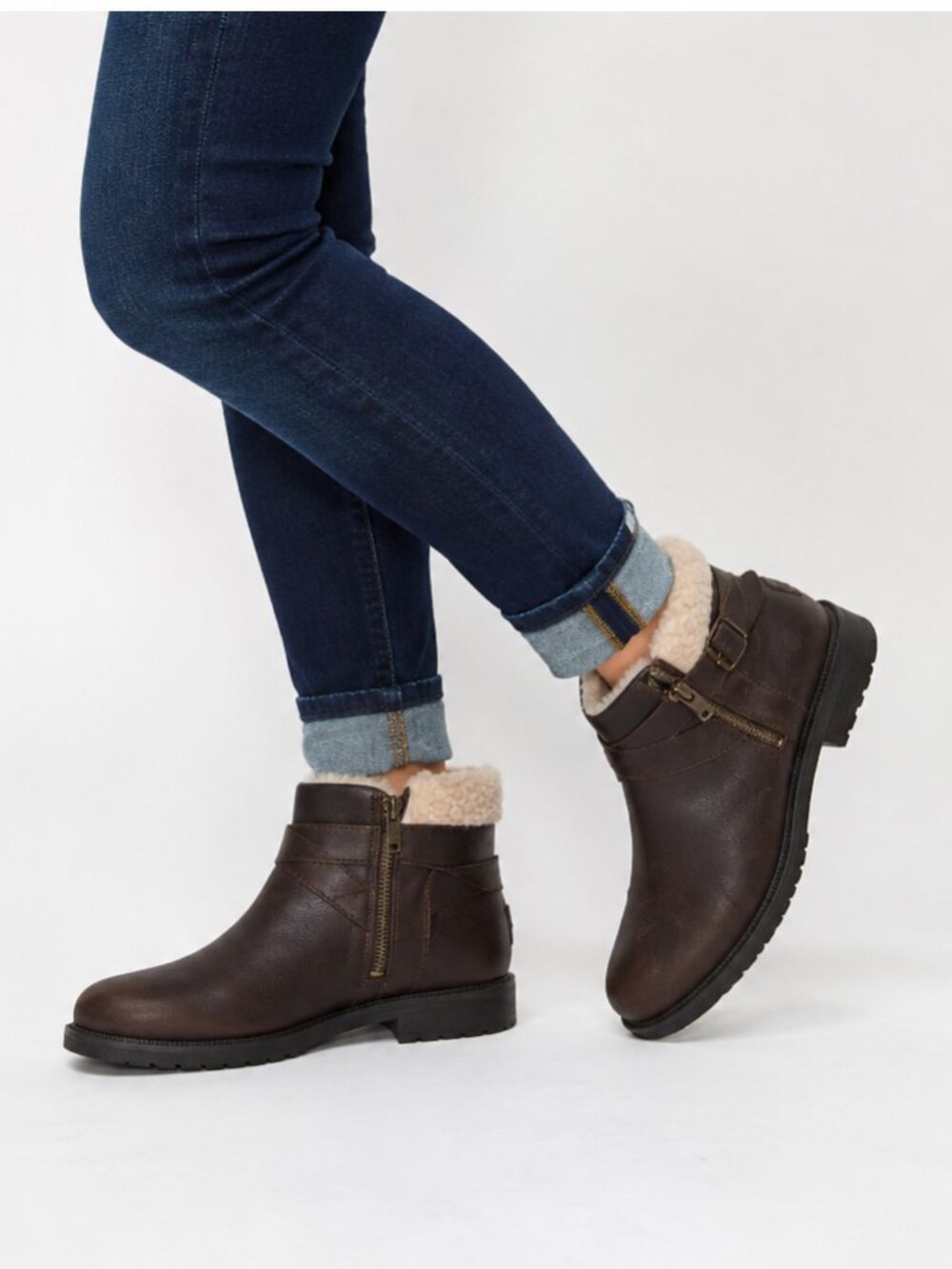 UGG Waterproof Leather Ankle Boots Shearling Lined Brown Women’s Size 9